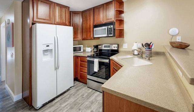 3 BEDROOM 3 BATHROOM ISLAND TOWN HOME (ENTIRE HOME)