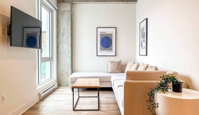 3-Bedroom 3-Bathroom Rare Jewel in the Plateau