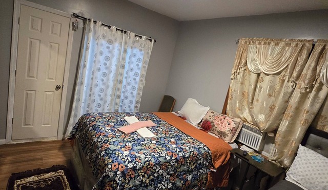3-bedroom 3 bathroom apartment in delightful Irvington, Free WiFi/Free Parking