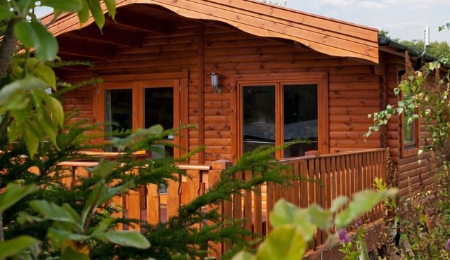 3 bedroom, 5 star, award winning Scandinavian Lodge (sleeps 6)