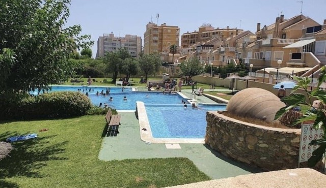 3 bedroom, 6 berth villa in Torrevieja on the beautiful Costa Blanca coast