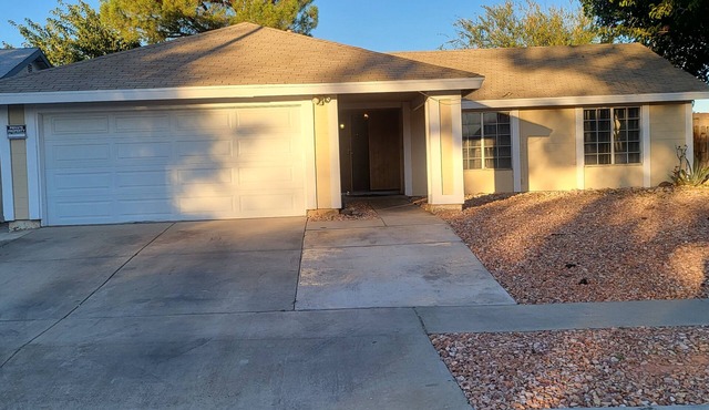 3-bedroom 6 queen beds in Lancaster