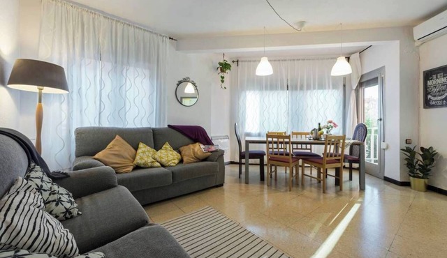 3 bedroom apartment, 15 minutes from BCN city center, 8 min. walk from the beach