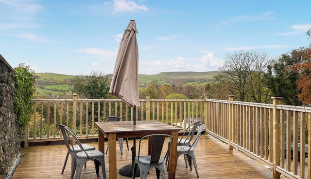 3 bedroom accommodation in Chapel-en-le-Frith