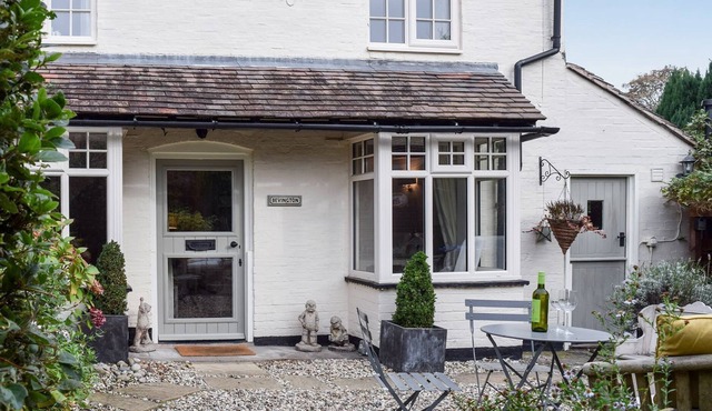 3 bedroom accommodation in Snitterfield, near Stratford-upon-Avon