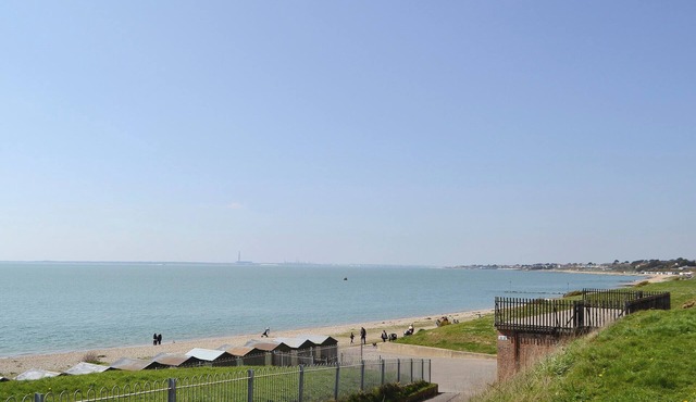 3 bedroom accommodation in Lee-on-the-Solent, near Portsmouth
