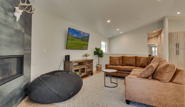 3 Bedroom, AC, Hot Tub, Grill, Newly Built, Open Floor Plan, Wifi, 1 of 6 – Emerald Bay Escape
