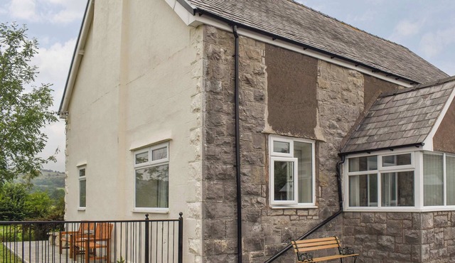 3 bedroom accommodation in Llanarmon yn Lal