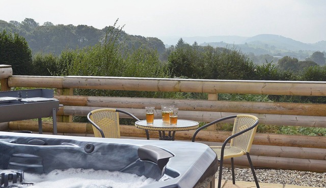 3 bedroom accommodation in Crossgates, near Llandrindod Wells