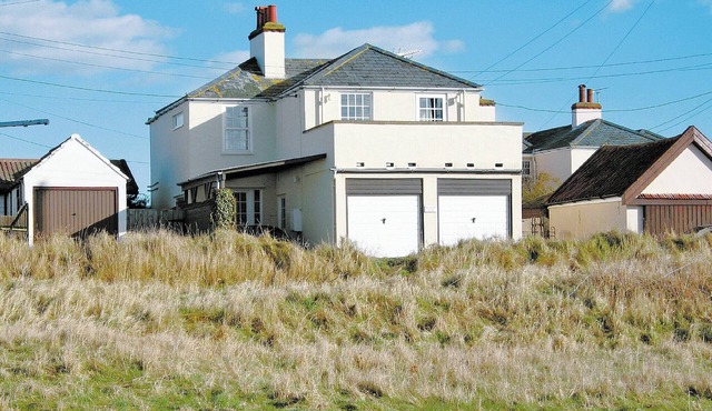 3 bedroom accommodation in Felixstowe Ferry