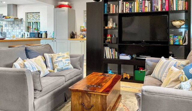 3 bedroom accommodation in Bradford Abbas