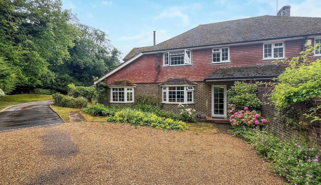 3 bedroom accommodation in Haywards Heath