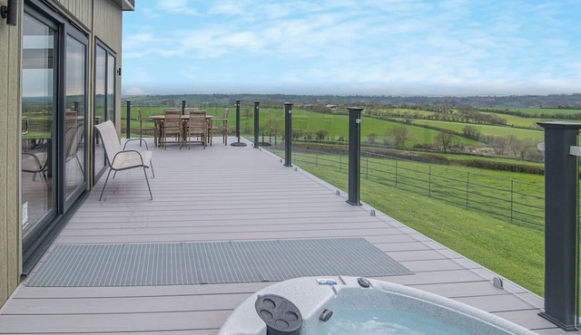 3 bedroom accommodation in Midsomer House, East Compton