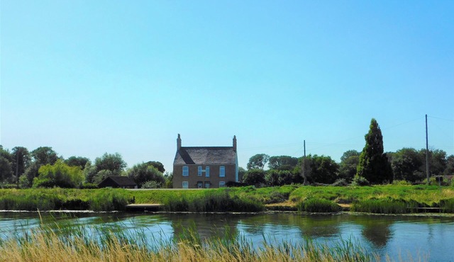 3 bedroom accommodation in Ten Mile Bank, near Downham Market