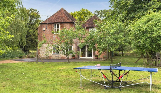 3 bedroom accommodation in Hollingbourne