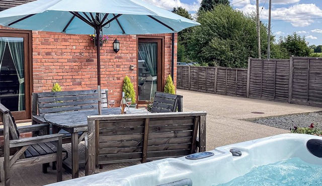 3 bedroom accommodation in Dudleston, near Ellesmere
