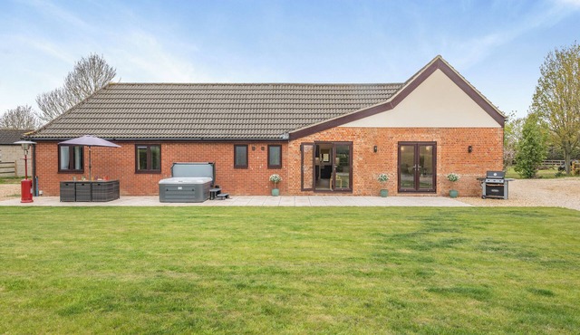 3 bedroom accommodation in Mattishall, near Dereham