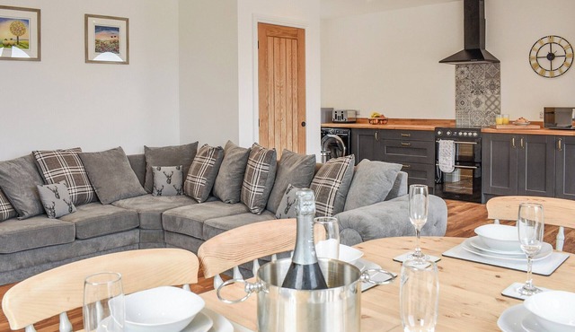 3 bedroom accommodation in Greta Bridge