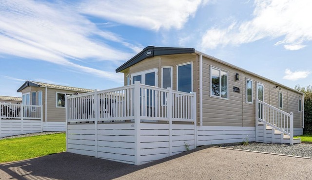 3 bedroom accommodation in Holywell Bay