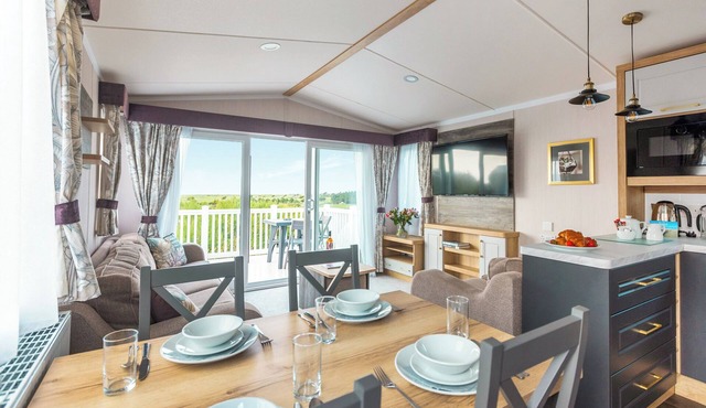 3 bedroom accommodation in Holywell Bay