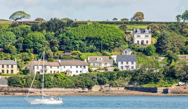 3 bedroom accommodation in Llanstadwell