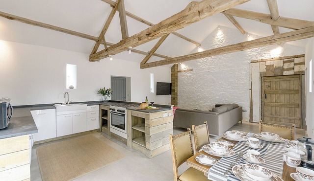 3 bedroom accommodation in near Llangybi