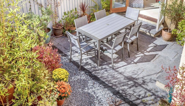 3 bedroom accommodation in Stokeinteignhead, near Newton Abbot