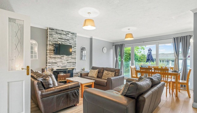 3 bedroom accommodation in Oulton Broad