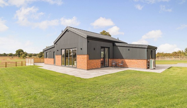 3 bedroom accommodation in Congerstone