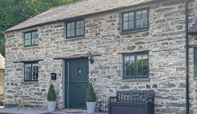 3 bedroom accommodation in Ponthirwaun