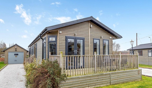 3 bedroom accommodation in Overseal, Nr Ashby-de-la-Zouch