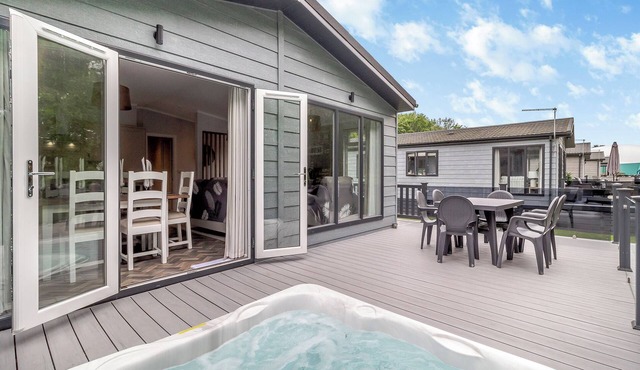 3 bedroom accommodation in Earls Colne, Colchester