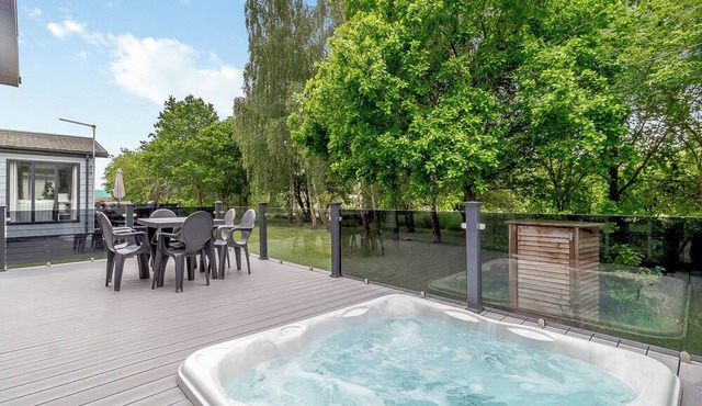 3 bedroom accommodation in Earls Colne, Colchester