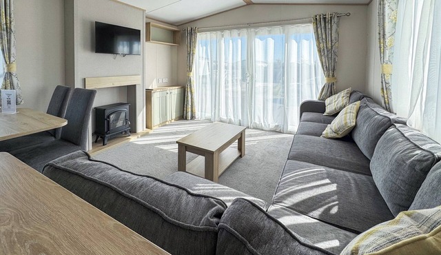 3 bedroom accommodation in Colchester