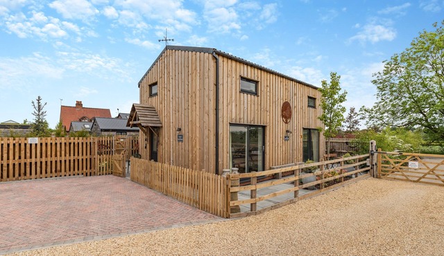 3 bedroom accommodation in Church Broughton, near Derby