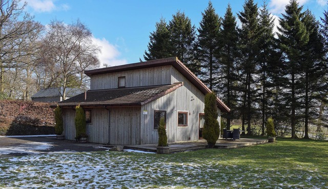 3 bedroom accommodation in Oakley, near Dunfermline