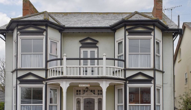 3 bedroom accommodation in Felixstowe