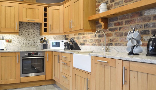 3 bedroom accommodation in Holtby, near York