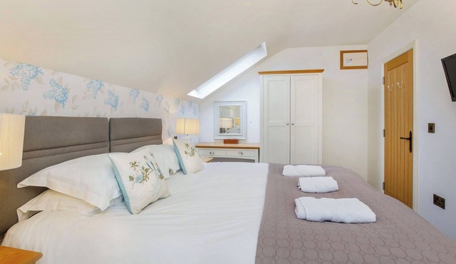 3 bedroom accommodation in Holtby, near York