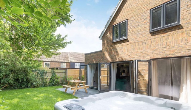 3 bedroom accommodation in Peacehaven