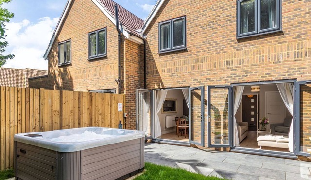 3 bedroom accommodation in Peacehaven