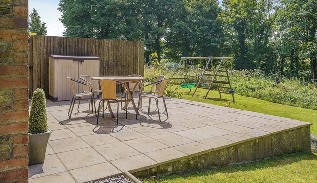 3 bedroom accommodation in Pen-clawdd