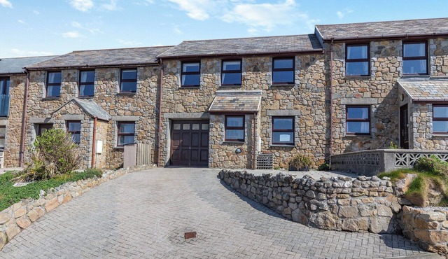 3 bedroom accommodation in Porthleven