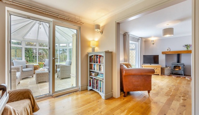 3 bedroom accommodation in Willoughby