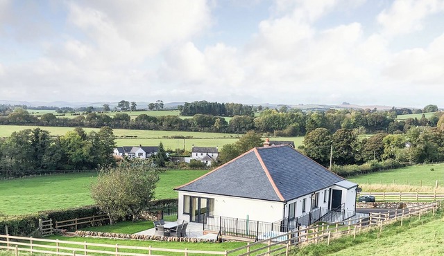 3 bedroom accommodation in Amisfield