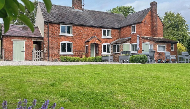 3 bedroom accommodation in Shirley, near Ashbourne