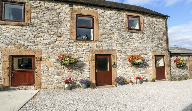 3 bedroom accommodation in Cold Eaton, Alsop-en-le-Dale