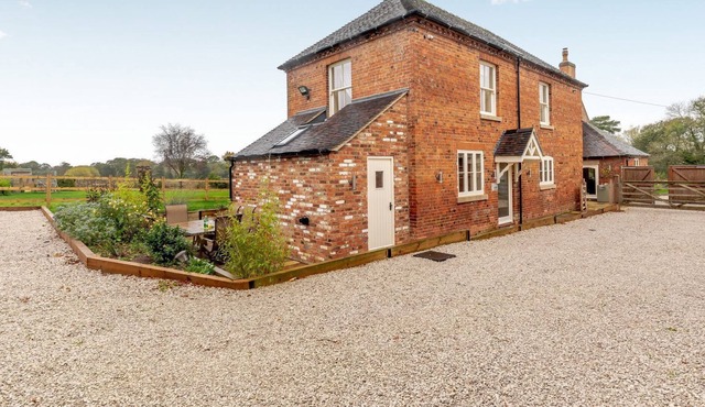 3 bedroom accommodation in Longford, near Ashbourne