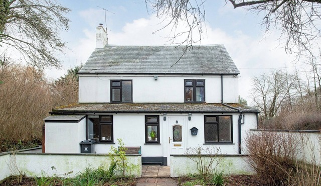 3 bedroom accommodation in Weycroft, near Axminster