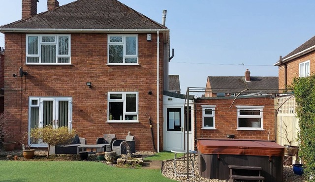 3 bedroom accommodation in Wall Heath, near Kingswinford